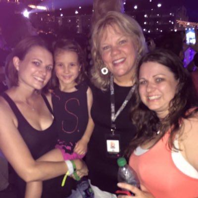 Coastie Wife and Mom to 2 amazing kids! Kaylee hasn’t meet Taylor and I know her time will come 🥰