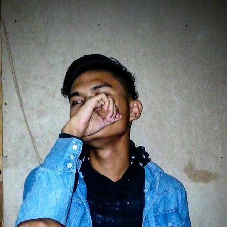 AlexRobril's profile picture. HEY GUYS THIS NEW ACCOUNT                         ALEX ROBRIL  
https://t.co/AMlqwAEza8