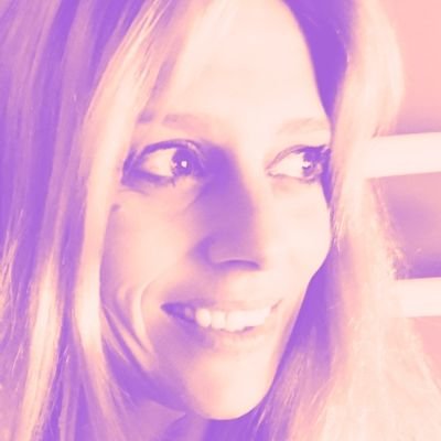 AurelTLR's profile picture. Française et Patriote 🐷🍷🍺🔵⚪🔴