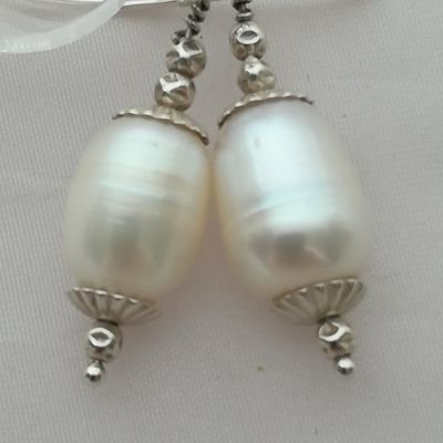 Jewellery designer using silver metal clay and ethically mined natural gemstones & pearls