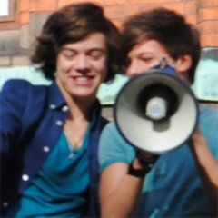 hey guys can you follow @larrymwdicine ???? i follow back in there xoxo