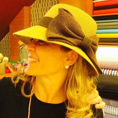 Mamá de tres !! Maestra de educación especial, Psicopedagoga, Directora centros de baile Wapacha-Reus Juez y Coreógrafa en Bailando con las estrellas