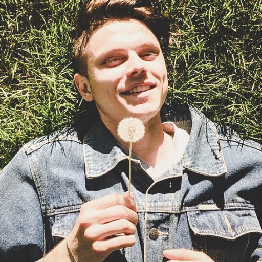 itromakek's profile picture. Видеобложер