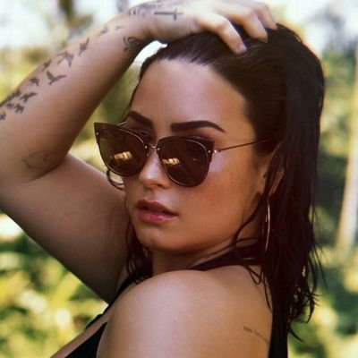 Account created to help Demi Lovato in everything. Follow us and TURN ON OUR NOTIFICATIONS!