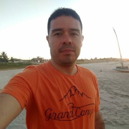 Liberal e anti a alienação imposta pela esquerda brasileira. Defensor de reformas que elevem a eficiência do Estado.