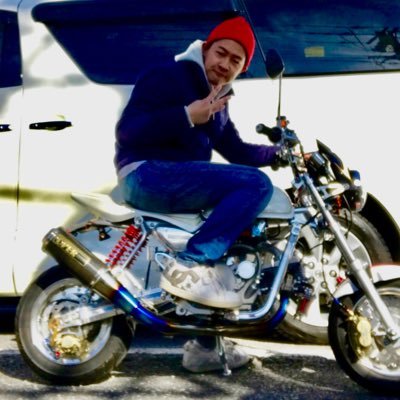 バイク好きなハンコ屋さん。バイクもプライベートも仕事もつぶやきます。セルフビルドのガレージでバイクライフ満喫中! #モンキー 2台 #gb250 クラブマン #xv750 計4台。マンガアニメも好き。二児の父。長男は野球少年。長女はチアガール。仕事は平安堂とさくら平安堂というお店をやってます。ハンコや年賀状やってます。