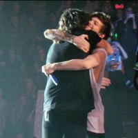 Paris Lights Up (@lou_stilltheone) 's Twitter Profile Photo