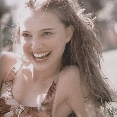 dawnsindusk's profile picture. ❝It is the hour when night breaks away from the day.❞ / my dove, let me g o. * [ TITAN GODDESS OF THE DAWN ].