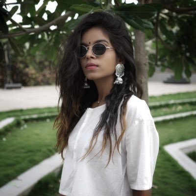 Simple, lovely, aspiring and a beautiful soul.. Throwing magic everywhere i go through fashion and style.