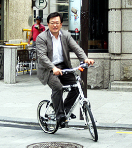 YongheeLee's profile picture. chic한 압구정 부동산쟁이,서울수도권 상가빌딩토지전문,감성담긴 부동산정보공유.유럽/이집트찍고 나이들면 크루즈..캐논D30,까칠한 맛집기준,애주가,대치동,1남1와잎,트위터부동산당주.