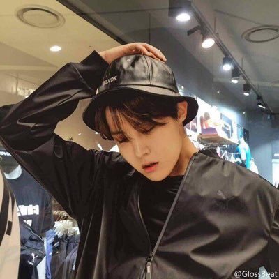 Please follow back My main account: @Vminologistic_