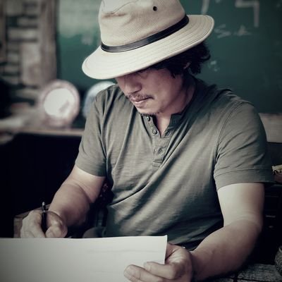 손으로 말한다.
