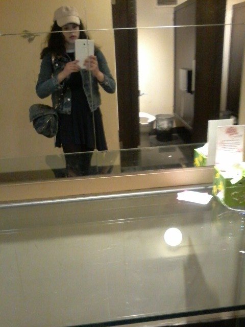 CrystalHilToke's profile picture. Why'id u let him
 Oh no the femalesgurl are hecklers /trying to make canada ukrain, so all the old common men too bc their partners.. then any young men after😇