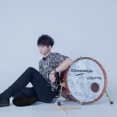 岡山産ドラマー。
エンドース : CANOPUS,ASPR, zildjian 演奏やレッスンの依頼はこちらまで → info.shuheidrums@gmail.com