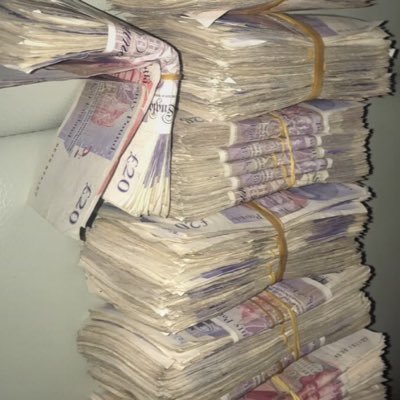 shh_its_shafz's profile picture. broken