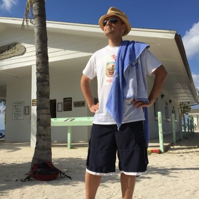 DrCapn's profile picture. Stage darling of the 1920's. Cereal entrepreneur. Umbrella owner. Co-host of @bakecanadian podcast. He/him