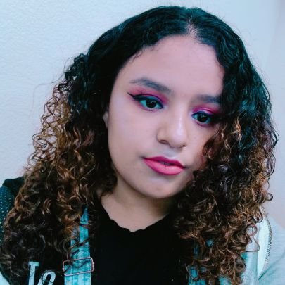Hello I'm 17 yrs old,I love dancing, makeup,singing,reading,writing,and hugs huge kpop fan love,live,laugh.😍❤😘