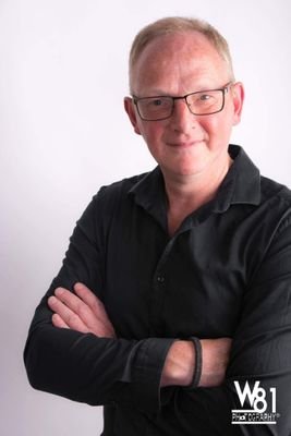 Hardwerkende kaasspecialist bij Alexanderhoeve Mall of the Netherlands. Zingen is mijn passie. 1Nacht, Gewoon Jouw Liefde
