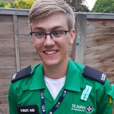 National Student Volunteering Officer for @stjohnambulance, celebrating our amazing network of First Aid Societies and Student Volunteers • he/him 🚑🎓💚