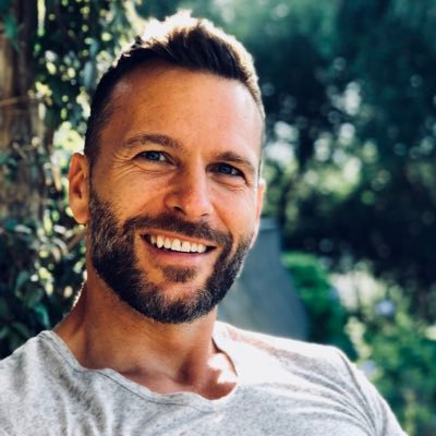 dabossard's profile picture. UX, Design & Music. Lover of Underwater Photography, Diving and Travel around the World.