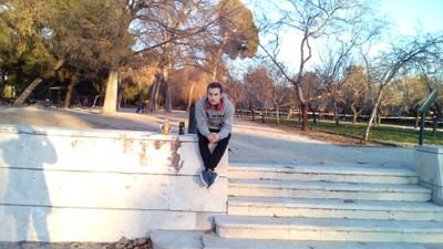 Ps na que contar soy persona rara, algo distinta a las demás, me gusta escribir aunque pienso que se me da fatal pero me gusta.