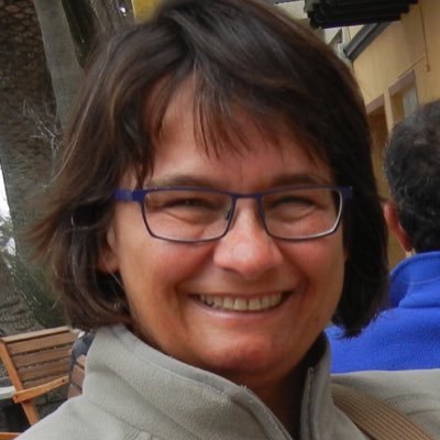 Ehefrau, Tante, Leserin, Hobbytänzerin, Missionarin für Vernunft, Argument, Respekt, Logik, Fairness. Wissenschaftlerin, Ermunterin, Virologin an der MHH.