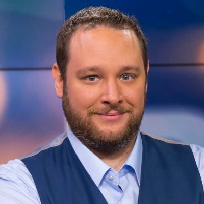 Journaliste Culture BFMTV - chanteur de salle de bains - Sujets, reportages Culture 🎶 ; Chroniques « Signé BFM » l BFM Première (WE) #LesSecretsDesTubes