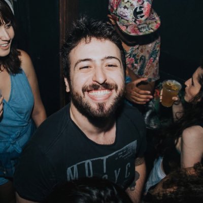 Designer e Diretor de Arte | tiro umas foto e reclamo pra caralho | nem eu sei se é more ou moré