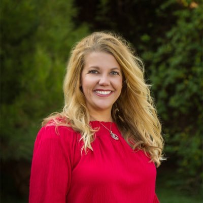 Chameleon Copywriter, Digital Strategist, Community/Corporate Partnership Builder, Adjunct Instructor, Founder of Make Words Do Things