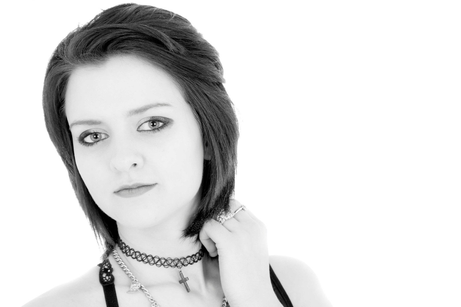 Hey, I'm Lady Laura Willow Rose, 34, N.Ireland. Im hugely into books, art, music, surfing, socializing and charity work. xxx