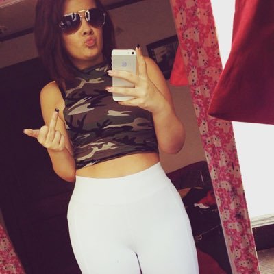 MarissaRexroat2's profile picture. make up artist 🎀 Animal lover ❤️🐶🐒. IG -MMREX_ 👻-rissarex23