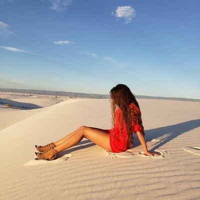 kellie_medeiros's profile picture. 