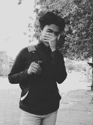 HodgsonGarcia's profile picture. Creo saber tocar guitarra