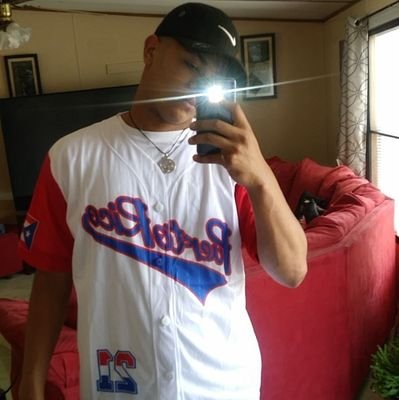 Puerto Rican 💯
3 season athlete 🏈🏀⚽
live in NC🇺🇸
BHS