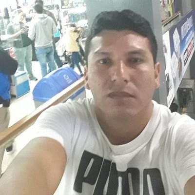 Nací en Chimbote, viví en Trujillo, Pto. Morín y otros lugares del Perú; actualmente vivo en Lima, y, trabajo en la compra y venta de laptops y Pc (suministros)