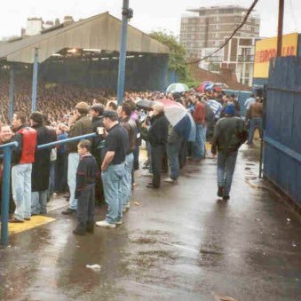 Chelsea fan since Ossie & Co. Was at Wembley when Ruud won our first trophy in 26yrs. Did Stockholm the following year. Oi Oi the 80's awaydays & Horse Racing !