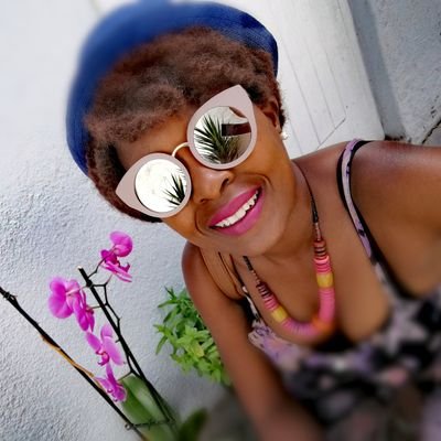 Rinathrengura's profile picture. Don't waste time blending in, life is too short,just stand-out 👽🧜🏾‍♀️🧝🏿‍♀️