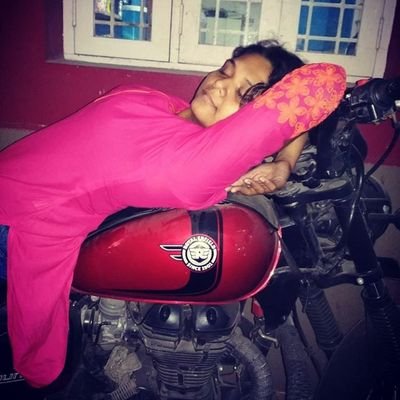 Why_to_define's profile picture. கூட்டைக் காட்டிலும், வேறு எதைக் காட்டிலும், சிறகை விரும்பும் பறவை!