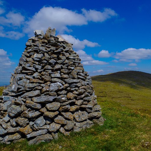 Automatic reports from a weather station located in the village of Plumbridge, in the Sperrin Mountains. Twitter account not monitored.