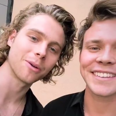 emptyheartslou's profile picture. Fan Account