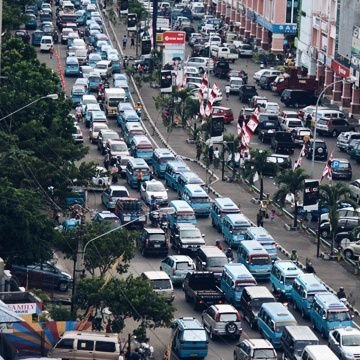 Mendukung modernisasi transportasi umum di _seluruh_ Indonesia. Social critic, news hog, meme purveyor, urban planning & mass transportation whiner.