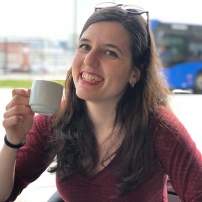 Neta de Ramón do Ferreiro. Bisneta de Pilar do Canteiro. A do Bar Pili. Galega. Xornalista amante da ciencia. Vivín en Francia e Hungría. 📝💻 @quincemil15000