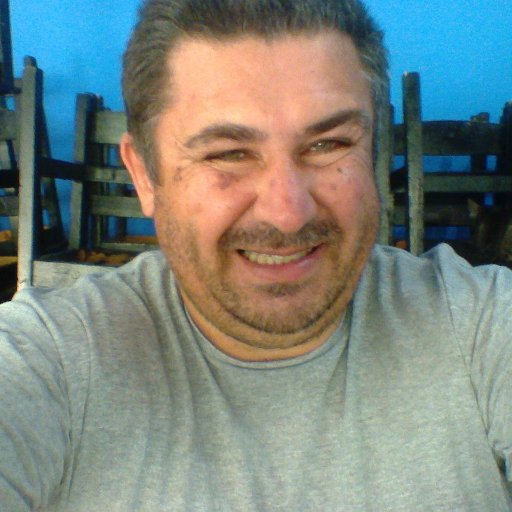 MORO EM BH TENHO 44 ANOS .SOU SOLTEIRO E MUITO FELIZ .NÃO QUERO CASAR NEM NAMORAR.AS APARÊNCIAS ENGANAM.