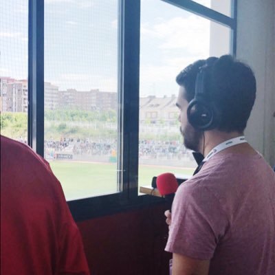 De Sabadell. Narrador deportivo. Co-Fundador @SBComunik2. DIRCOM en @SDEjeaOficial 👨🏻💻🎙.