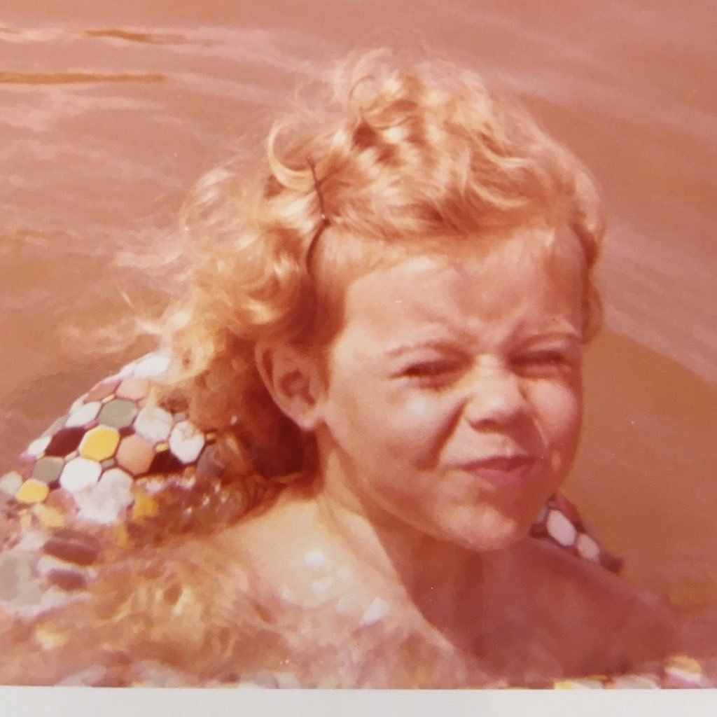 OwlRunning's profile picture. Le ragazze di oggi sembrano prefiggersi come unico scopo nella vita quello di giocare continuamente con il fuoco. Oscar Wilde