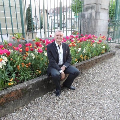 Je suis quelqu’un de simple honnête franc qui prendre la vie du côté et surtout sans prise de tête