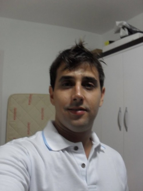 Empresário do ramo de serviços e Entreterimento, Estudante de comunicação, amante do Mengão e do Cinema Alternativo.