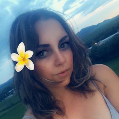 realmrsconrad's profile picture. I go to a lot of concerts.