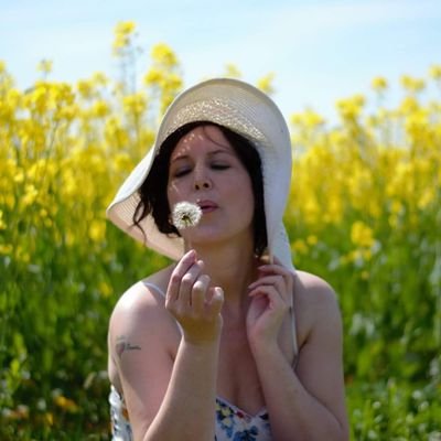 vampmel36's profile picture. Happily married