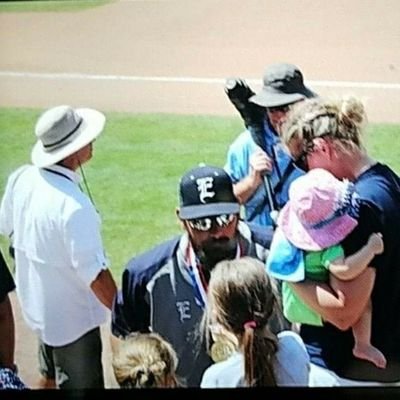 ⚾️❤Wife (@CoachGohlke )❤⚾️ ❤Mom of 5 + 1 🐶 ❤🖍📝✏Teacher🖍📝✏❤ ✝️ Christian ❤✝️ #playforanaudienceofone